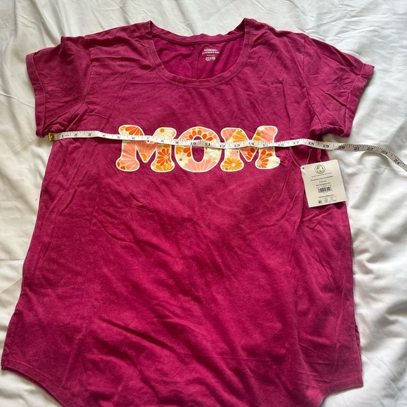 Womens ‘MOM' Graphic T-Shirt - various sizes available - Picture 3 of 5